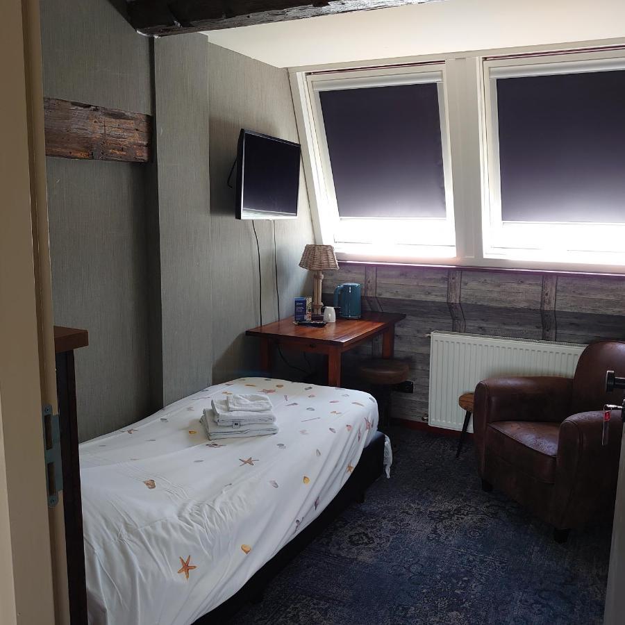 De Cyprian Bed & Breakfast Kaard Екстериор снимка