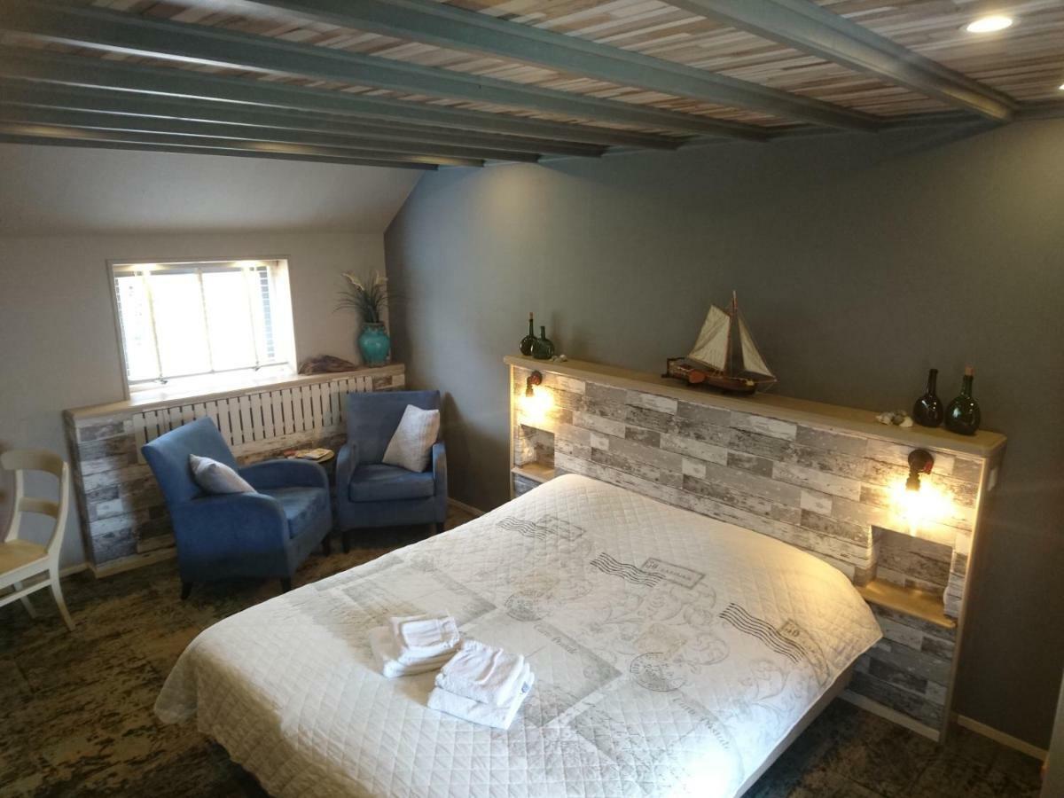 De Cyprian Bed & Breakfast Kaard Екстериор снимка